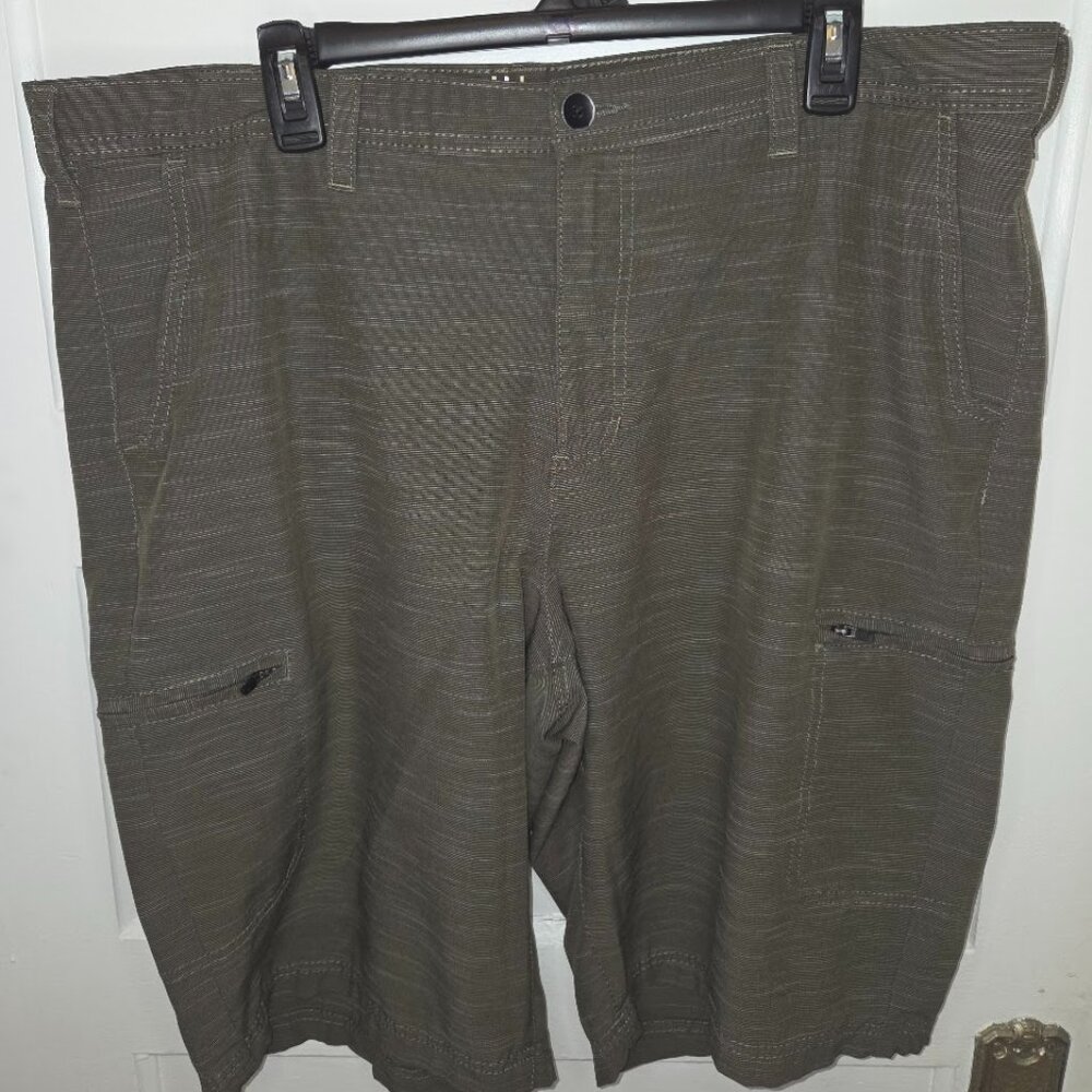 Urban Pipeline Superflex Cargo Shorts - Green - Men's size 40